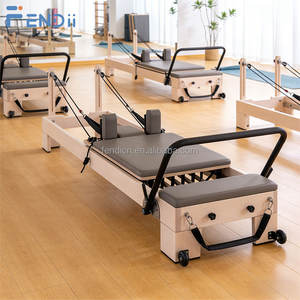 Macchina Professionale per Pilates Reformer in Legno di Quercia Classico di Alta Qualità - Product Image 1