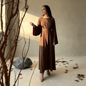 Robe Abaya Moderne en Polyester Uni de Haute Qualité pour Femmes Musulmanes dans la Mode de Dubaï - Product Image 2