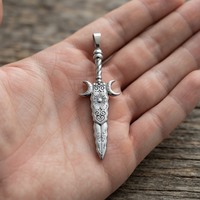 Pendentif en acier inoxydable en forme de lune croissante, mini-collier épée, breloque pour homme et femme, amulette gothique, cadeau