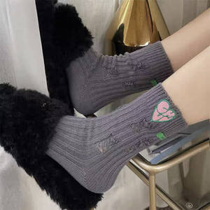 Nouvelles chaussettes décontractées extensibles pour hommes et femmes, mi-mollet, franges usées, chaussettes à blocs de couleurs, designs chics, chaussettes élégantes et confortables - Product Image 1
