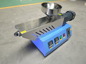 Máquina extrusora <span class=keywords><strong>de</strong></span> plástico <span class=keywords><strong>de</strong></span> escritorio <span class=keywords><strong>de</strong></span> un solo tornillo con sistema <span class=keywords><strong>de</strong></span> extrusión Abs <span class=keywords><strong>de</strong></span> diseño compacto <span class=keywords><strong>para</strong></span> producción <span class=keywords><strong>de</strong></span> plástico - Product Image 3