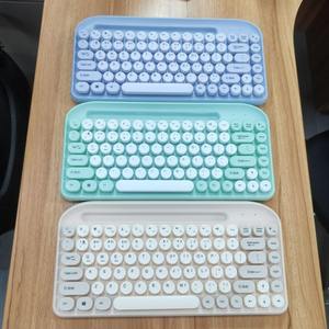 คีย์บอร์ดไร้สาย Punk Keycap 84 ปุ่ม สำหรับคอมพิวเตอร์และสำนักงาน รองรับบลูทูธ 2.4G แบบ Dual Mode พร้อมช่องเสียบโทรศัพท์ - Product Image 2