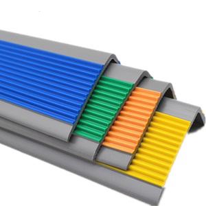 Bande d'<span class=keywords><strong>étanchéité</strong></span> d'escalier <span class=keywords><strong>de</strong></span> dortoir en plastique antidérapant en forme <span class=keywords><strong>de</strong></span> L tapis <span class=keywords><strong>de</strong></span> porte <span class=keywords><strong>de</strong></span> rampe en caoutchouc avec catégorie <span class=keywords><strong>de</strong></span> produit - Product Image 3