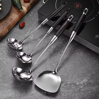 Ensemble de gadgets de cuisine en acier inoxydable de vente chaude ustensiles de cuisine ménagers en bois pour la cuisson