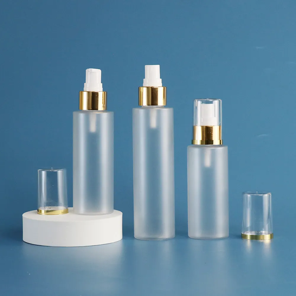 メーカーカスタムピンクプラスチック化粧品60MLトナーボトルと10gクリームジャーセットパッケージスキンケアボトルフェイスクリームジャー