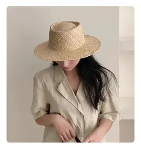 Женская соломенная шляпа с широкими полями