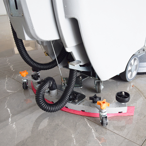 Autolaveuse autotractée professionnelle pour le nettoyage des sols de supermarchés - Product Image 4