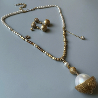 Ensemble collier et boucles d'oreilles en perles de style rétro, haut de gamme et tendance pour femmes