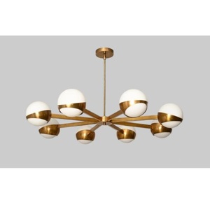 Lustre Sputnik en laiton fait main, 8 lumières, style moderne du milieu du siècle, luminaire suspendu en forme de globe - Product Image 1