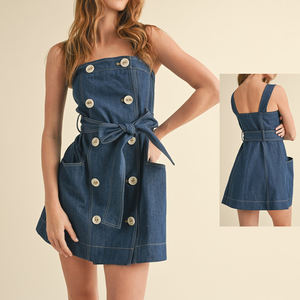 فستان دينيم نسائي مخصص من المصنع بدون أكمام مع أزرار وحزام للزينة - Product Image 1