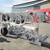 Potente Aratro Reversibile a 3 Furchi Pioneer, Montato su Trattore Diesel da 120 CV, Garanzia di 1 Anno, per Grandi Operazioni Agricole