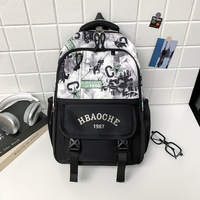 Sac à dos imprimé graffiti noir et blanc avec logo « HBAOCHE 1987 » : idéal pour le streetwear, le campus et les trajets quotidiens
