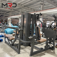 Una Máquina con 14 Usos: un Equipo de Fitness Multifuncional para Entrenamiento de Fuerza de Cuerpo Completo, Adecuado para Gimnasios Comerciales.