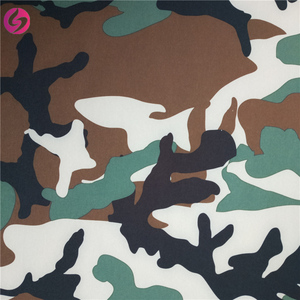 Bán buôn Polyester TPU ngoại quan không thấm nước thoáng khí mềm Vỏ 4 cách căng <span class=keywords><strong>Camo</strong></span> in 3 lớp <span class=keywords><strong>softshell</strong></span> Áo khoác vải - Product Image 5