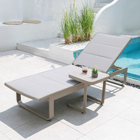 Chaise longue inclinable en métal d'extérieur, dossier inclinable, design moderne et simple, coussin rembourré, protection solaire imperméable, hôtel, villa