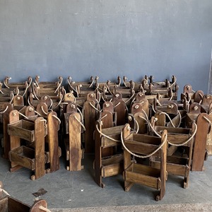 Support mural en bois teinté foncé Chaque support a une poignée en corde épaisse collection de prix en vrac - Product Image 2