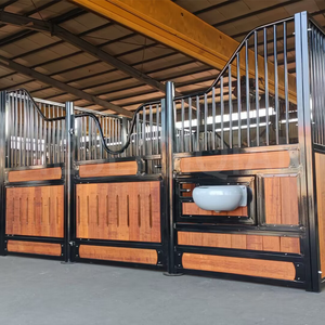 Qiqian Op Maat Gemaakte <span class=keywords><strong>3</strong></span>.5M Geprefabriceerde Gegalvaniseerde Stalen Paardenstal Luxe Draagbare Paardenbox - Product Image 1
