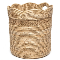 Panier de rangement rectangulaire artisanal écologique à bords festonnés en jacinthe d'eau naturelle tressée avec poignées découpées pour le linge