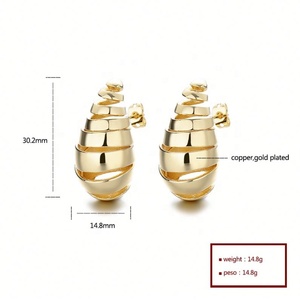 Pendientes al por mayor para mujer, nuevos, de aleación de cobre, chapados en oro grueso, tipo aro, 18k, joyería de pendientes de aro para mujer, de China - Product Image 6
