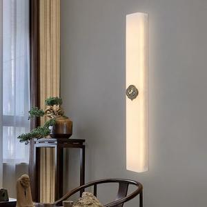 Lámpara de Pared de Mármol Estilo Chino Moderno, Nueva Decoración de Alta Gama con Ranuras Incrustadas para Sala de Estar, Tira Larga, Fondo Simple - Product Image 1