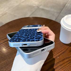 Coque antichoc à protection intégrale avec motif léopard pailleté et découpes précises, compatible iPhone 17 Pro Max - Product Image 3