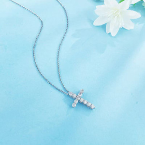 Liontin Berlian Buatan Laboratorium Pt950 Platinum Minimalis Mewah Fashion Salib Wanita Perhiasan Berkualitas Tinggi Liontin Berlian Kalung Pesona - Product Image 3
