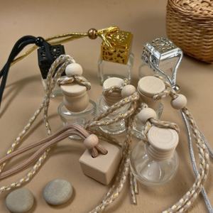 ขวดน้ำหอมปรับอากาศในรถยนต์แบบแขวน ขนาด 8 มล. สำหรับน้ำมันหอมระเหย รูปทรงสี่เหลี่ยม สีดำโปร่งใส - Product Image 5