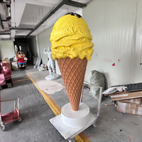 Sculpture géante en fibre de verre en forme de cornet de crème glacée simulé, texture réaliste de gaufre, statue de dessert surdimensionnée pour boutique de desserts