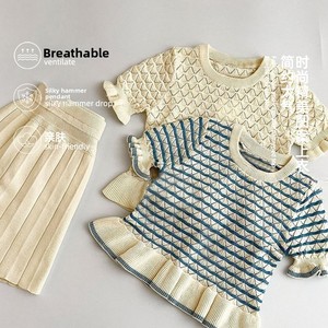 T-shirt Estiva 2026 Nuova Collezione Bambina in Cotone Lavorato a Maglia Stile Francese Retrò con Motivo a Griglia Intagliato, Leggera e Traspirante con Volant - Product Image 2