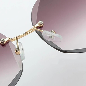 Lunettes de soleil rondes sans monture, style moderne, métalliques, anti-UV, pour femmes, idéales pour les voyages et la plage. - Product Image 5