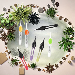 Pinzas de Cejas de Acero Inoxidable de Diseño Ergonómico con Punta Inclinada para Dar Forma y Depilar, Venta de Fábrica - Product Image 3