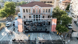 Structure d'éclairage extérieure en aluminium personnalisée pour présentoirs à tringles - Product Image 4