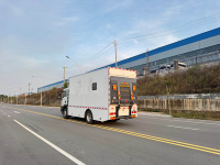 Véhicule chirurgical mobile SITRAK 4x2 personnalisé avec deux portes d'entrée, camion de salle d'opération d'urgence