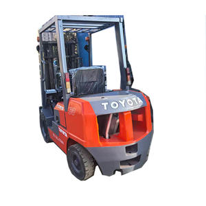 Montacargas Toyota 8FD Usado, 3 Toneladas, Mástil de 3 Etapas, Motor Diésel, Pocas Horas de Uso, Altura de Elevación de 4500 mm, Caja de Cambios, Motor y Rodamientos en Buen Estado - Product Image 1