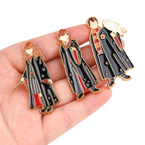 Magische School Bezem Film Televisie Badge Legering Kleding Rugzak Accessoires Broche Zacht Email Reversspeld - Product Image 2