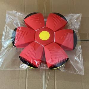 Bestverkochte draagbare vliegende schotel-bal speelgoed in cartoonstijl, interactief speelgoed voor kleine dieren en honden - Product Image 2