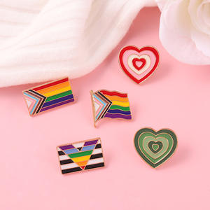 Stock <span class=keywords><strong>en</strong></span> gros Lgbtq <span class=keywords><strong>arc</strong></span>-<span class=keywords><strong>en</strong></span>-<span class=keywords><strong>ciel</strong></span> broche broches chapeau insigne personnalisé Gay lesbienne fierté émail drapeau épinglette pour hommes femmes - Product Image 2