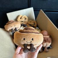 Peluche en forme de rouleau de cannelle Sidney de 8 cm, jouet alimentaire en peluche, mini pâtisserie lestée, décoration sur le thème de la boulangerie, super douce, du Royaume-Uni
