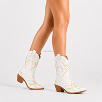 Bottes Western à Bout Rond pour Femmes CHENO avec Logo Personnalisé Brodé de Fleurs Blanches pour Vendeurs Etsy