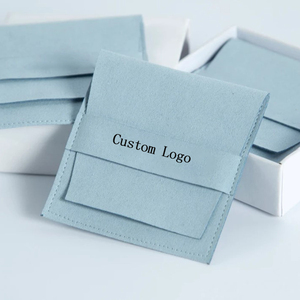 Pochette à bijoux carrée en microfibre avec logo personnalisé, fermeture à bouton, multicolore, avec design d'enveloppe à rabat pour un rangement et une présentation faciles - Product Image 5