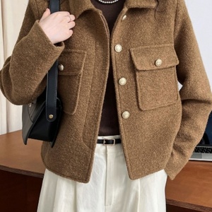 Veste décontractée pour femme, col rabattu, simple boutonnage, couleur beige, poches avant, courte, respirante, en coton écologique, style universitaire - Product Image 2