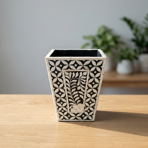 Jarrón de Flores Cuadrado Clásico con Incrustaciones de Hueso, Tallado a Mano, Ecológico, Duradero, de 1 Galón, Decoración Moderna para el Hogar y Restaurantes, Jarrón Alto para Mesa o Escritorio - Product Image 1