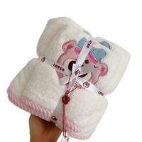 Vente en gros usine/OEM : Ensemble serviette de bain et tapis de bain Ours rose avec broderie de dessin animé pour l'été, petite couverture douce en polaire corail