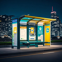 L'abri d'attente d'arrêt de bus de style moderne et simple est équipé d'un panneau d'affichage publicitaire d'arrêt de bus.
