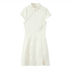 Vestido corto estilo chino con cuello mandarín y cierre de botones, ajustado y casual. - Product Image 3