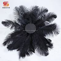 Plumes d'autruche artificielles blanches lisses en gros pour la décoration de centre de table de mariage