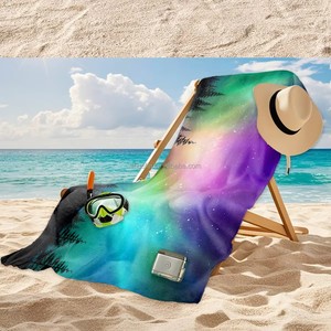 Superbe serviette de plage Aurora Borealis |   Jeté à imprimé graphique artistique avec motif de forêt et aurores boréales pour les aventures en plein air, le camping - Product Image 4