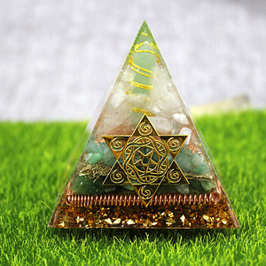 <b>Crystal</b> <b>Chip</b> Pyramid Resin Epoxy Craft Desktop Ornament Home Decoration Green Three-Story Tower Internal Engraving - Product Image 1