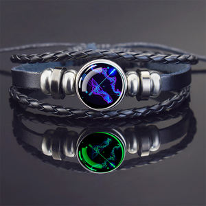 Vente en gros de bracelets Zodiac Glow in the Dark-Bracelets en cuir tressé noir avec breloques d'horoscope lumineuses, réglables - Product Image 1