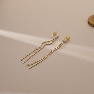 Pendientes de borla finos y lujosos para mujer; Pendientes de clip de gama alta elegantes y de moda <span class=keywords><strong>sin</strong></span> perforar las orejas. - Product Image 4